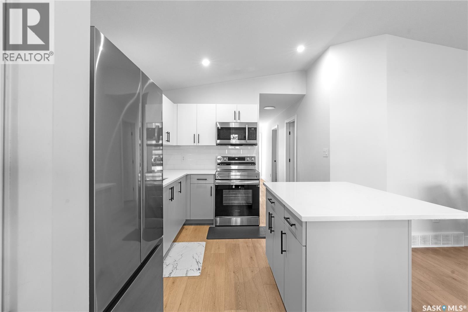 162 Leskiw Lane, Saskatoon, SK - Indoor Photo Showing Kitchen With Upgraded Kitchen