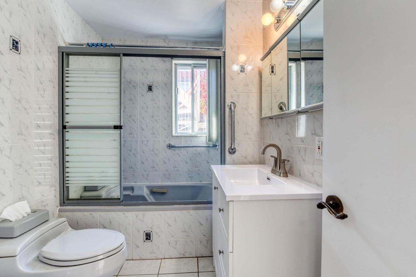 Salle de bains - 6820 - 6822 36E Avenue, Montréal (Rosemont/La Petite-Patrie), QC - Indoor Photo Showing Bathroom