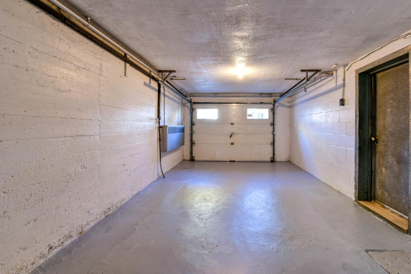 Garage - 6820 - 6822 36E Avenue, Montréal (Rosemont/La Petite-Patrie), QC - Indoor Photo Showing Garage