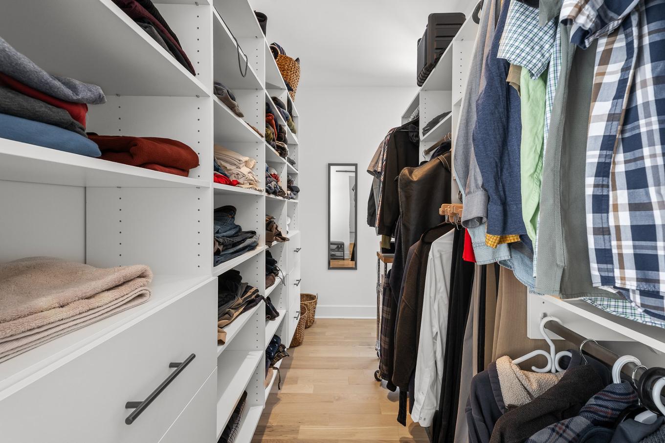 Walk-in closet - 349 Ch. Des Mômes, Saint-Sauveur, QC - Indoor With Storage