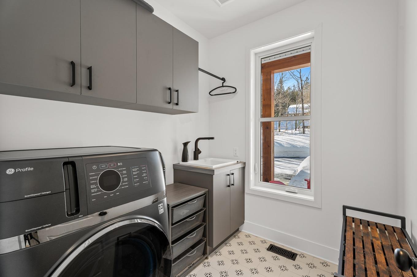 Laundry room - 349 Ch. Des Mômes, Saint-Sauveur, QC - Indoor Photo Showing Laundry Room