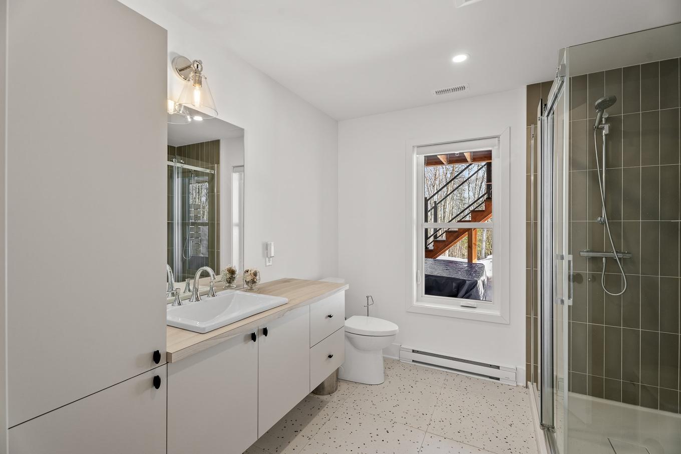 Bathroom - 349 Ch. Des Mômes, Saint-Sauveur, QC - Indoor Photo Showing Bathroom