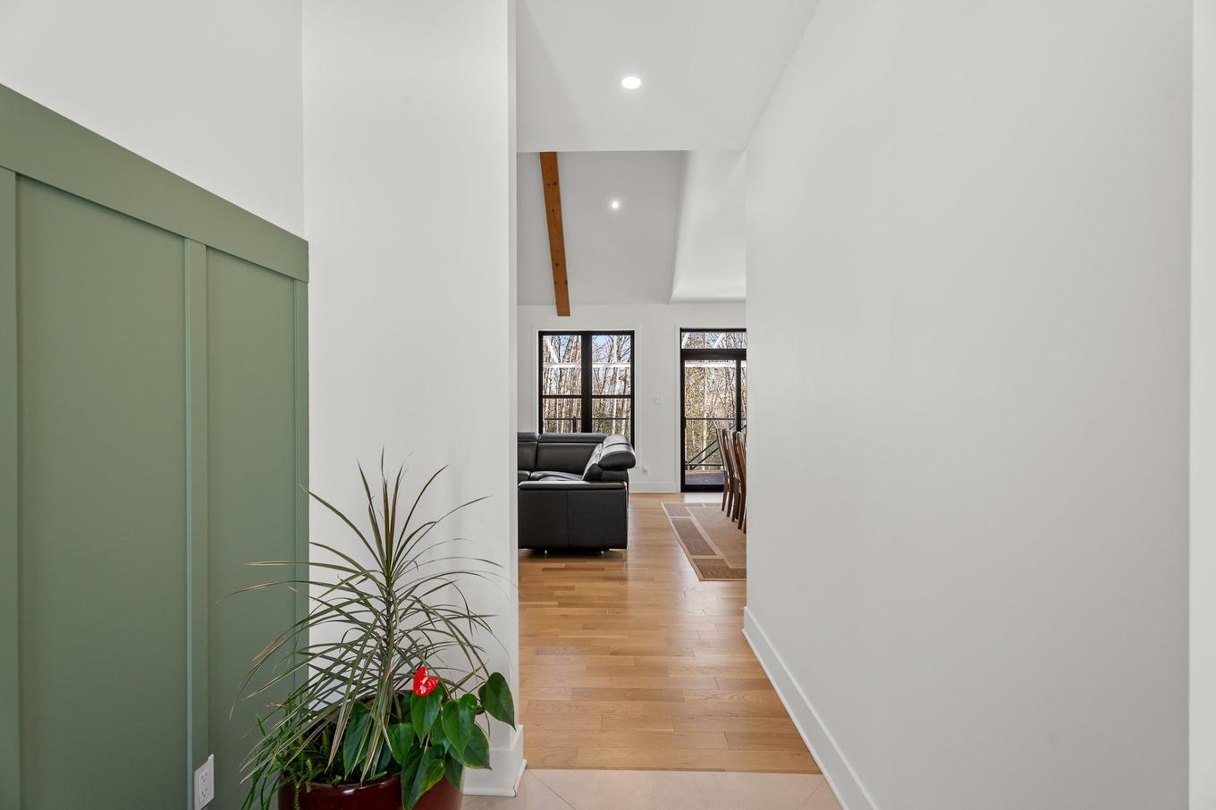 Hall - 349 Ch. Des Mômes, Saint-Sauveur, QC - Indoor Photo Showing Other Room