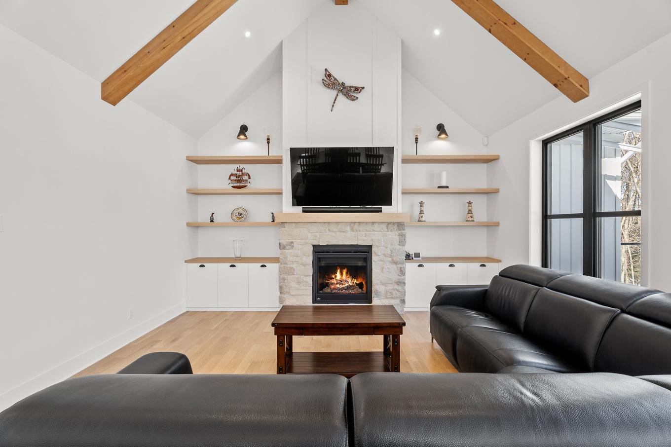 Living room - 349 Ch. Des Mômes, Saint-Sauveur, QC - Indoor Photo Showing Living Room With Fireplace
