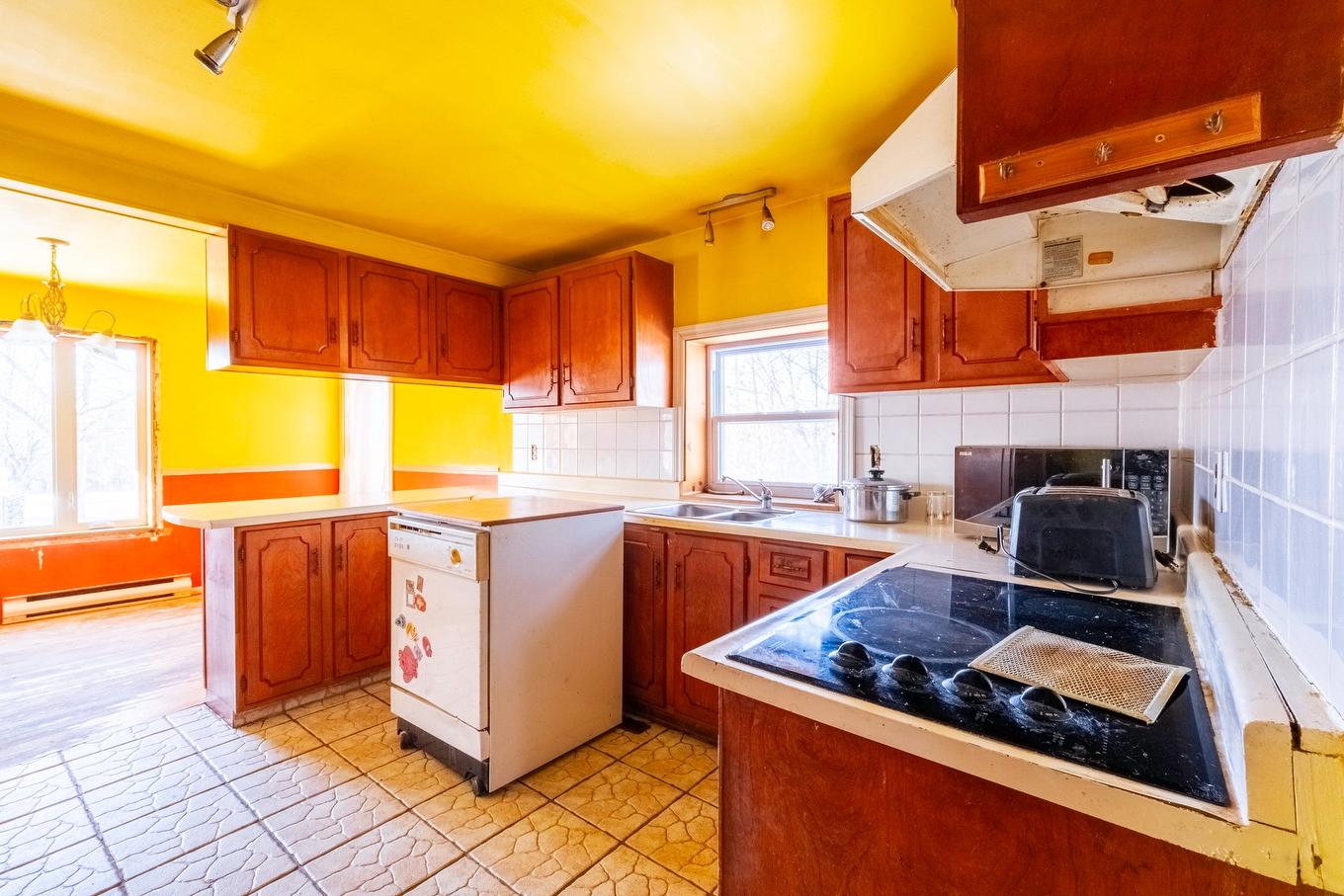 Kitchen - 491 Boul. Nilus-Leclerc, L'Islet, QC - Indoor Photo Showing Kitchen With Double Sink