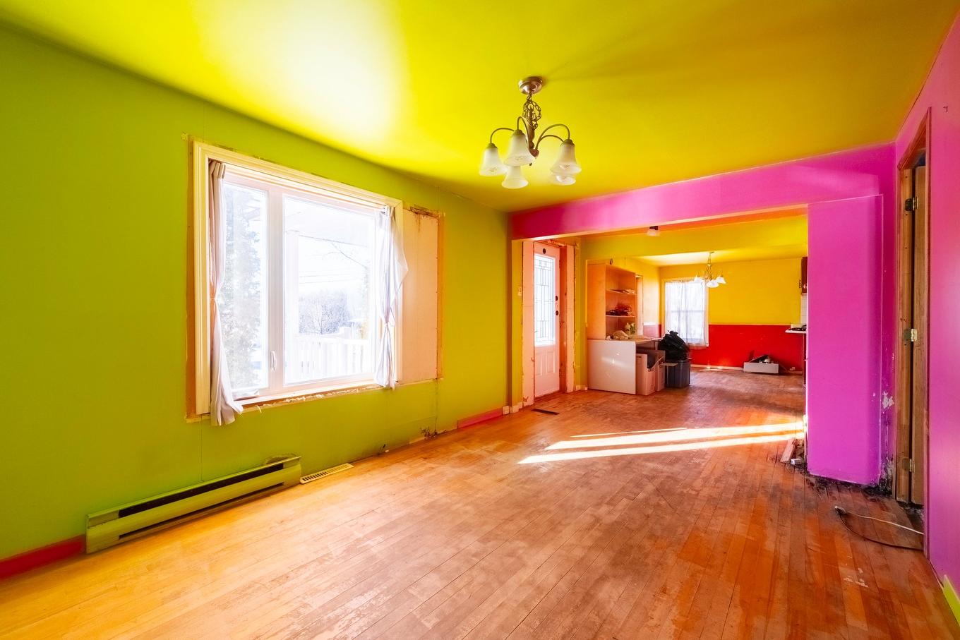 Living room - 491 Boul. Nilus-Leclerc, L'Islet, QC - Indoor Photo Showing Other Room