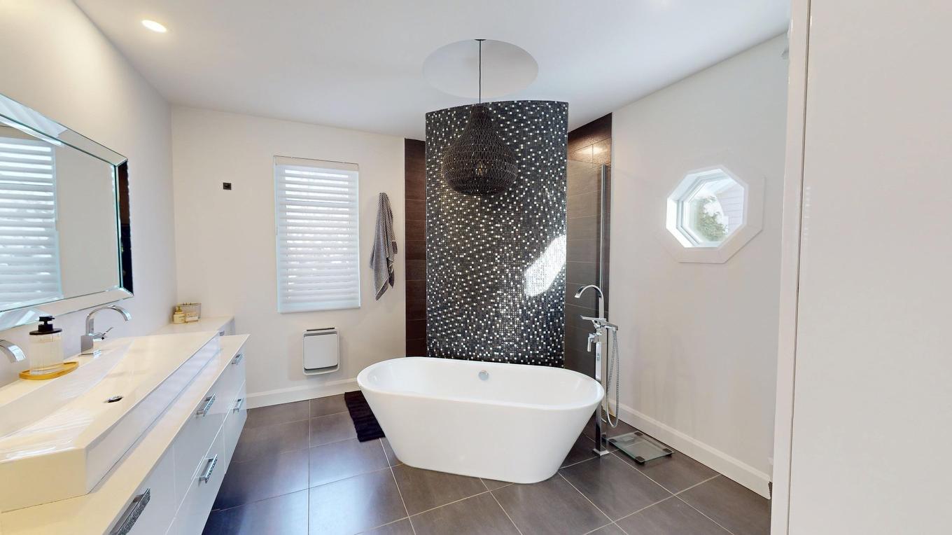 Salle de bains - 2355 Rue Des Quenouilles, Québec (La Haute-Saint-Charles), QC - Indoor Photo Showing Bathroom