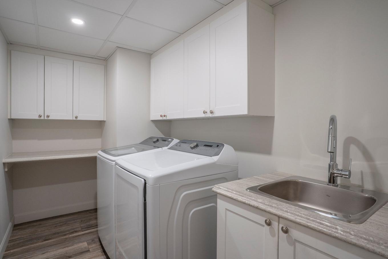 Laundry room - 208 42E Avenue, Beauceville, QC - Indoor Photo Showing Laundry Room