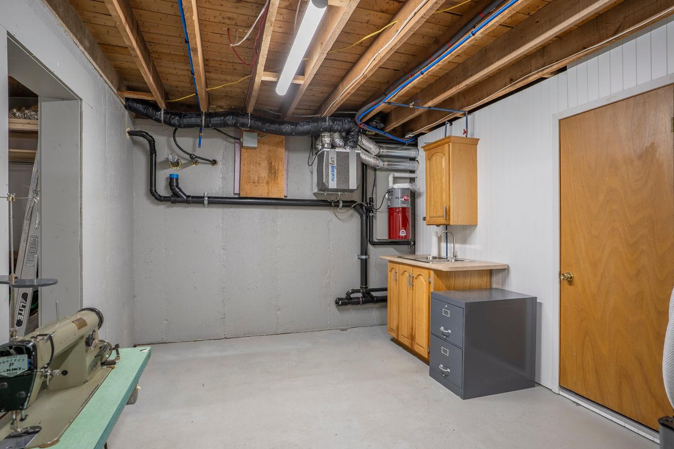 Workshop - 208 42E Avenue, Beauceville, QC - Indoor Photo Showing Basement