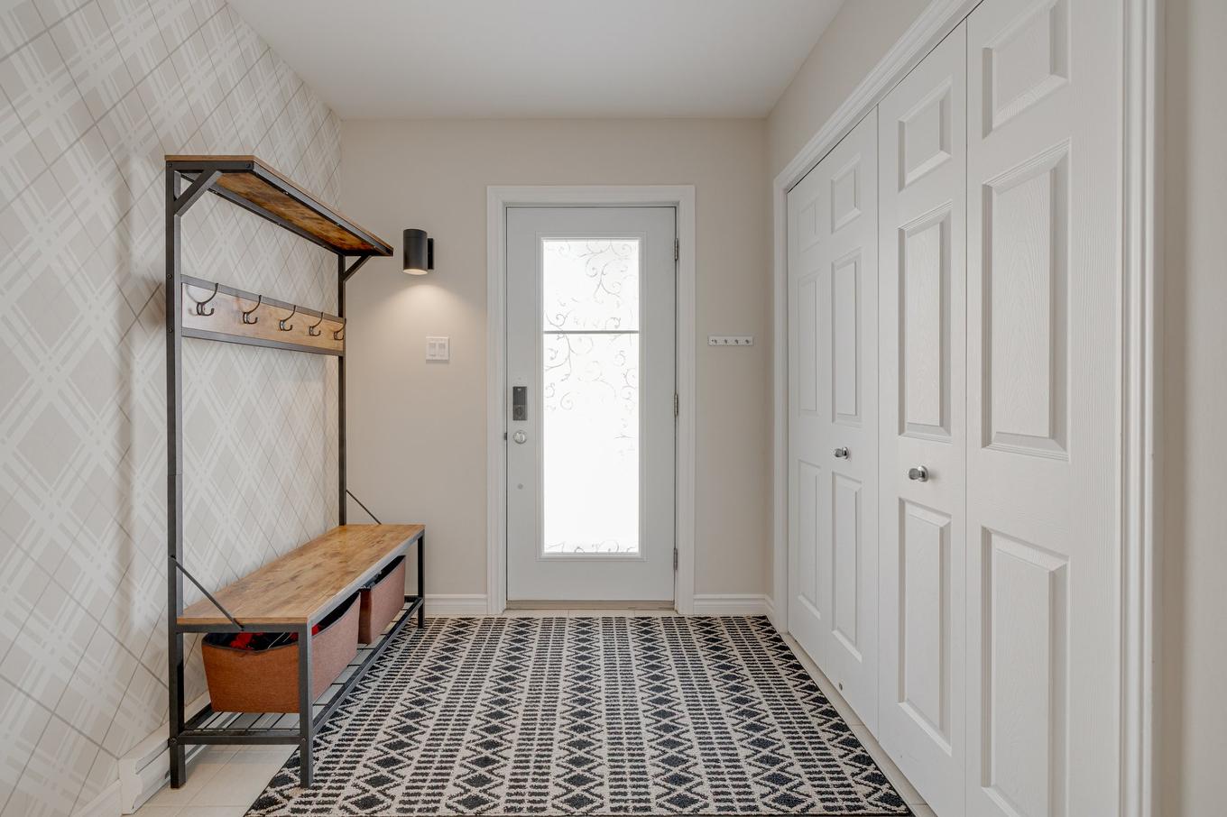 Hall d'entrée/Vestibule - 7355 Rue Jacqueline-Auriol, Québec (Sainte-Foy/Sillery/Cap-Rouge), QC - Indoor Photo Showing Other Room