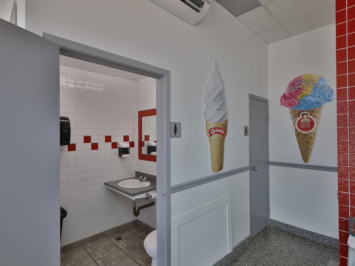 Commerce - 851 - 859 Rue De La Vérendrye, Trois-Rivières, QC - Indoor Photo Showing Other Room