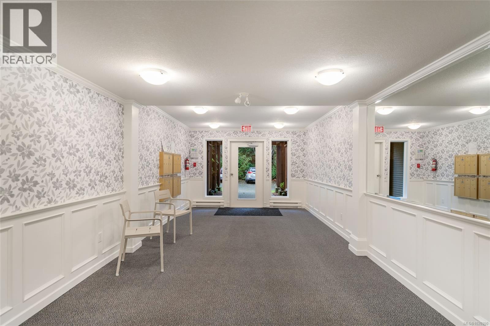 205 440 Schley Pl, Qualicum Beach, BC - Indoor Photo Showing Other Room