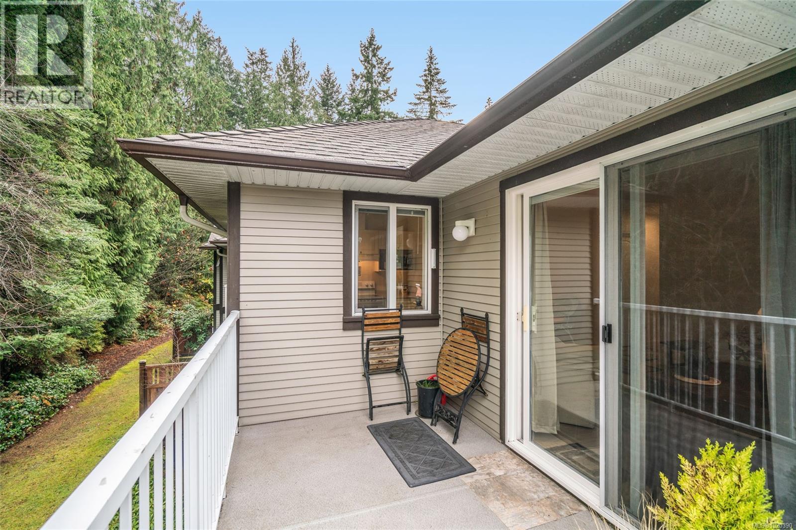 205 440 Schley Pl, Qualicum Beach, BC - Outdoor With Balcony With Exterior