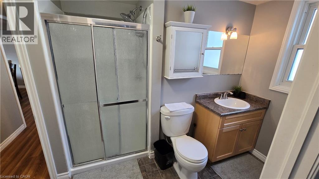 101 Lang Crescent Unit# B, Kitchener, ON - Indoor Photo Showing Bathroom