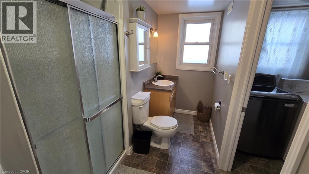 101 Lang Crescent Unit# B, Kitchener, ON - Indoor Photo Showing Bathroom