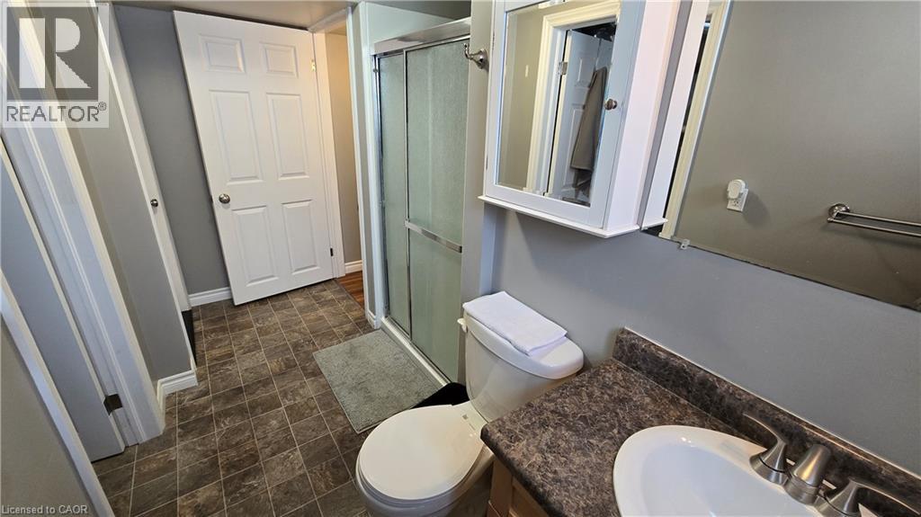 101 Lang Crescent Unit# B, Kitchener, ON - Indoor Photo Showing Bathroom