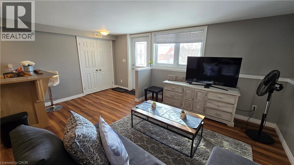 101 Lang Crescent Unit# B, Kitchener, ON - Indoor Photo Showing Other Room