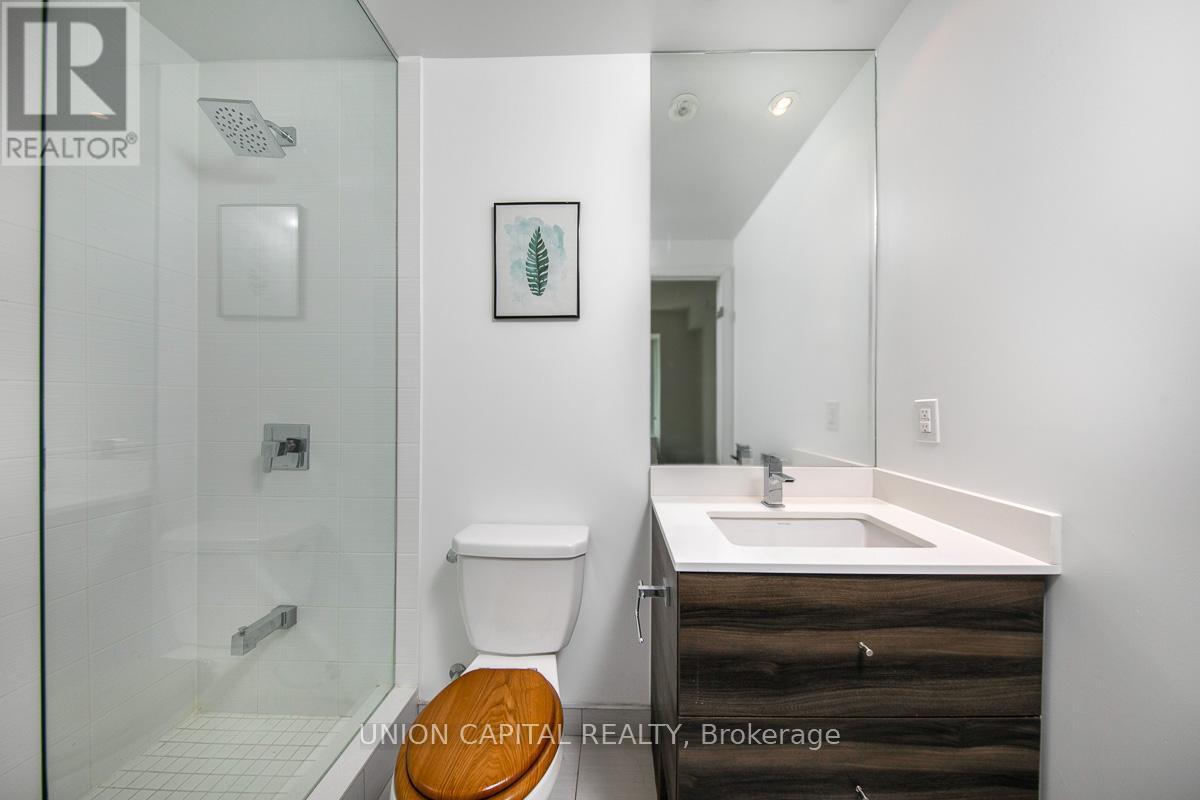932 - 525 Adelaide Street W, Toronto, ON - Indoor Photo Showing Bathroom