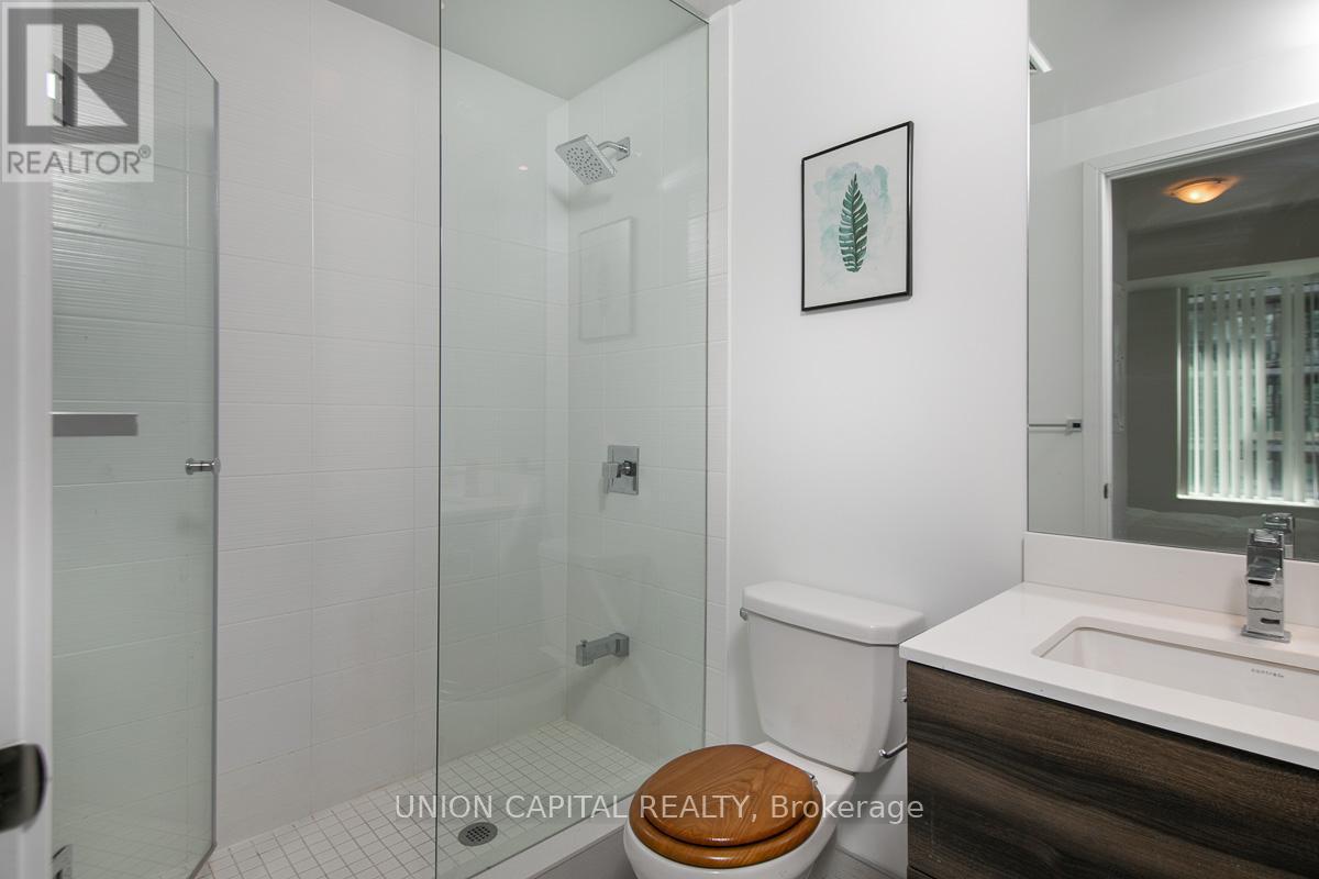 932 - 525 Adelaide Street W, Toronto, ON - Indoor Photo Showing Bathroom