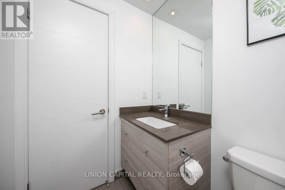 932 - 525 Adelaide Street W, Toronto, ON - Indoor Photo Showing Bathroom