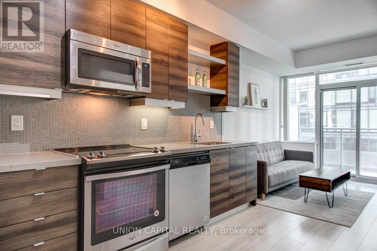 932 - 525 Adelaide Street W, Toronto, ON - Indoor Photo Showing Kitchen With Upgraded Kitchen