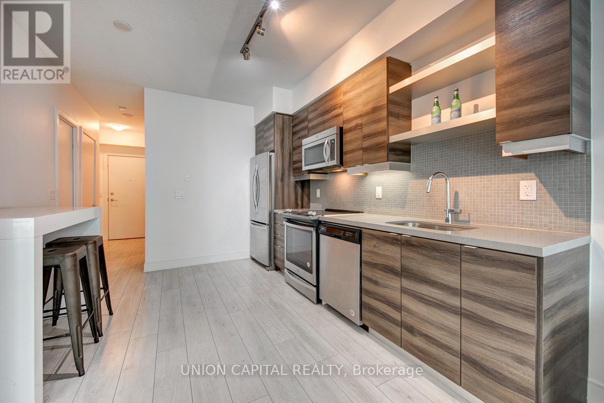 932 - 525 Adelaide Street W, Toronto, ON - Indoor Photo Showing Kitchen