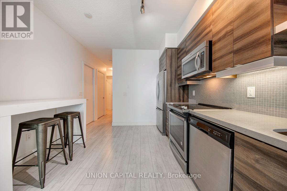932 - 525 Adelaide Street W, Toronto, ON - Indoor Photo Showing Kitchen