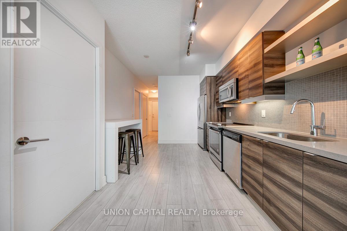 932 - 525 Adelaide Street W, Toronto, ON - Indoor Photo Showing Kitchen