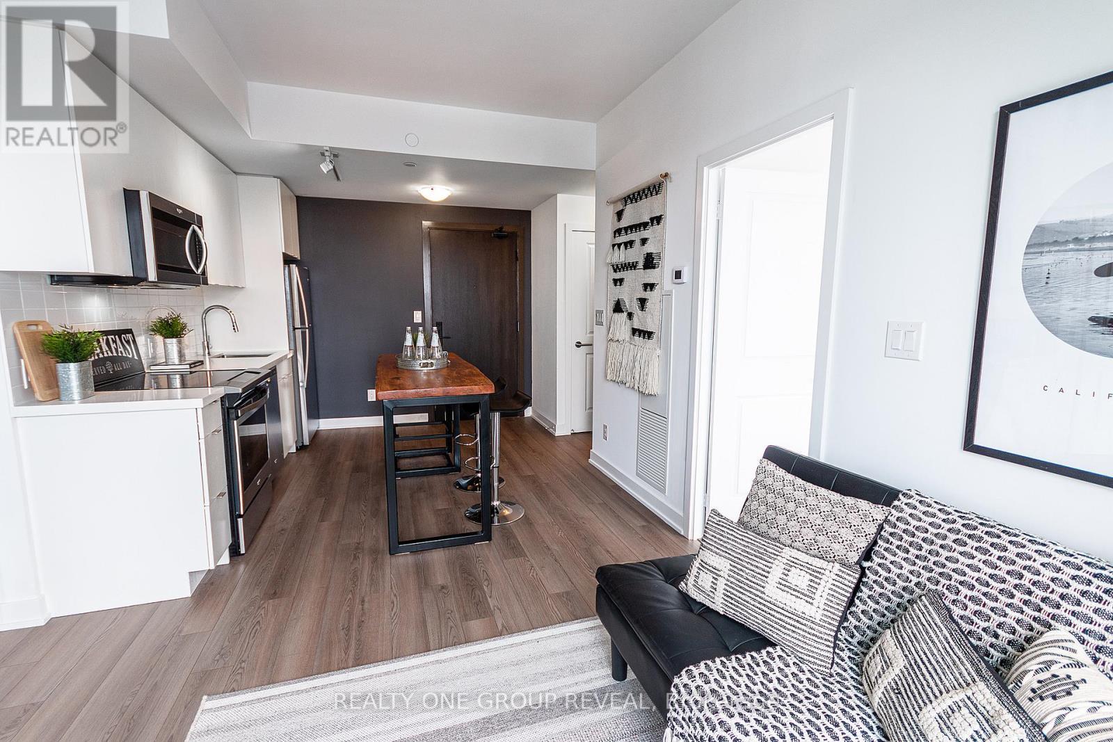 913 - 2799 Kingston Road, Toronto, ON - Indoor