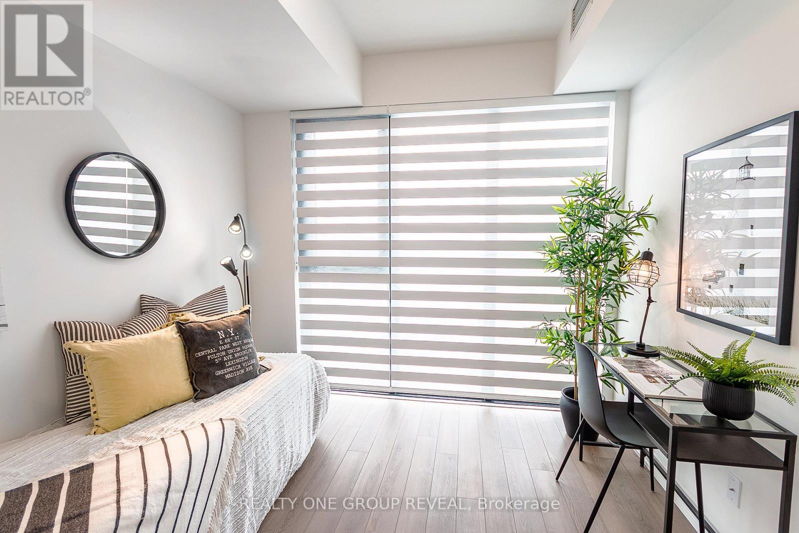 913 - 2799 Kingston Road, Toronto, ON - Indoor