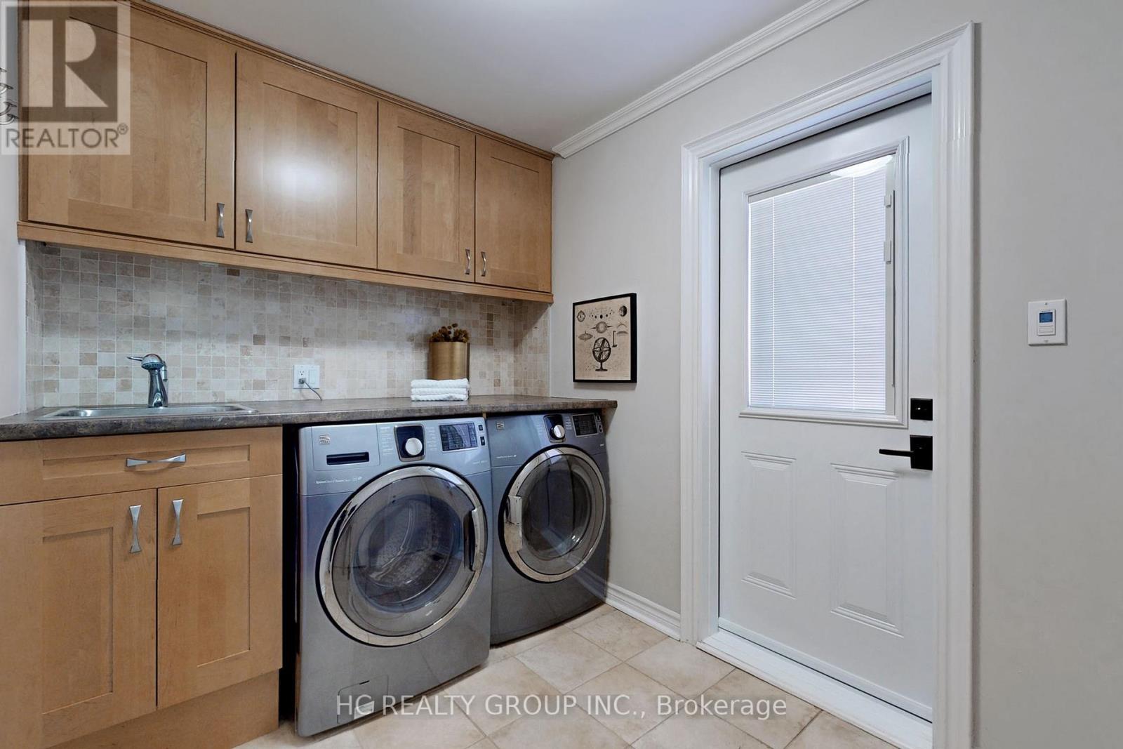 883 Darwin Drive, Pickering, ON - Indoor Photo Showing Laundry Room