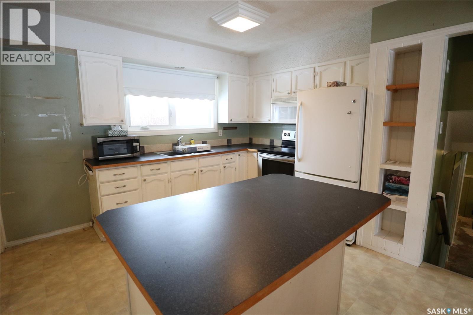 129 Dianne Street, Balcarres, SK - Indoor Photo Showing Kitchen