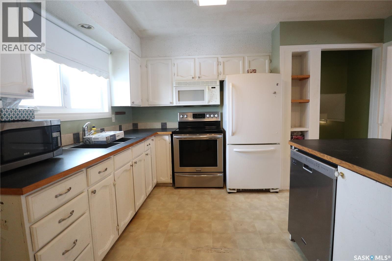 129 Dianne Street, Balcarres, SK - Indoor Photo Showing Kitchen
