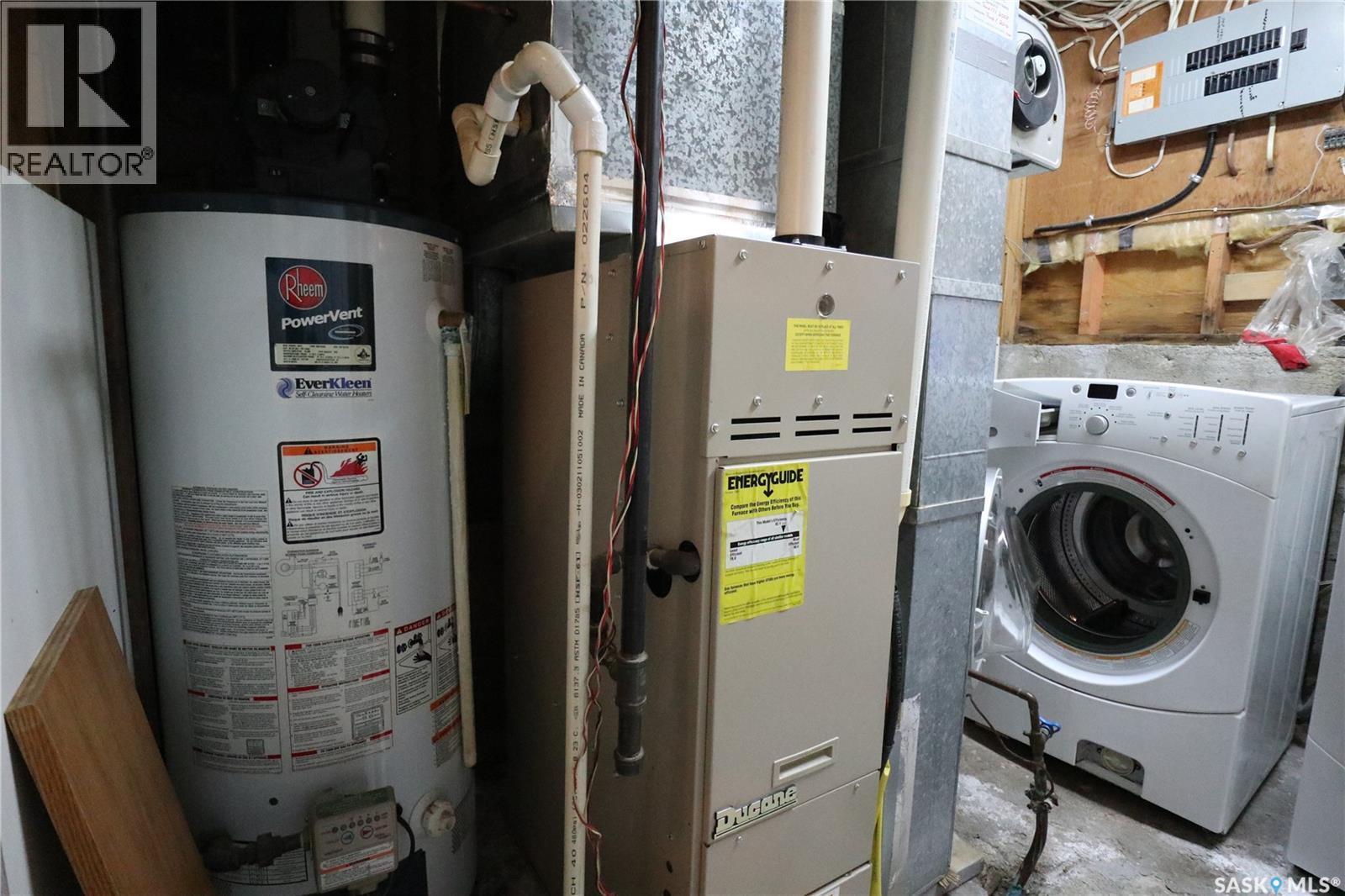 129 Dianne Street, Balcarres, SK - Indoor Photo Showing Laundry Room