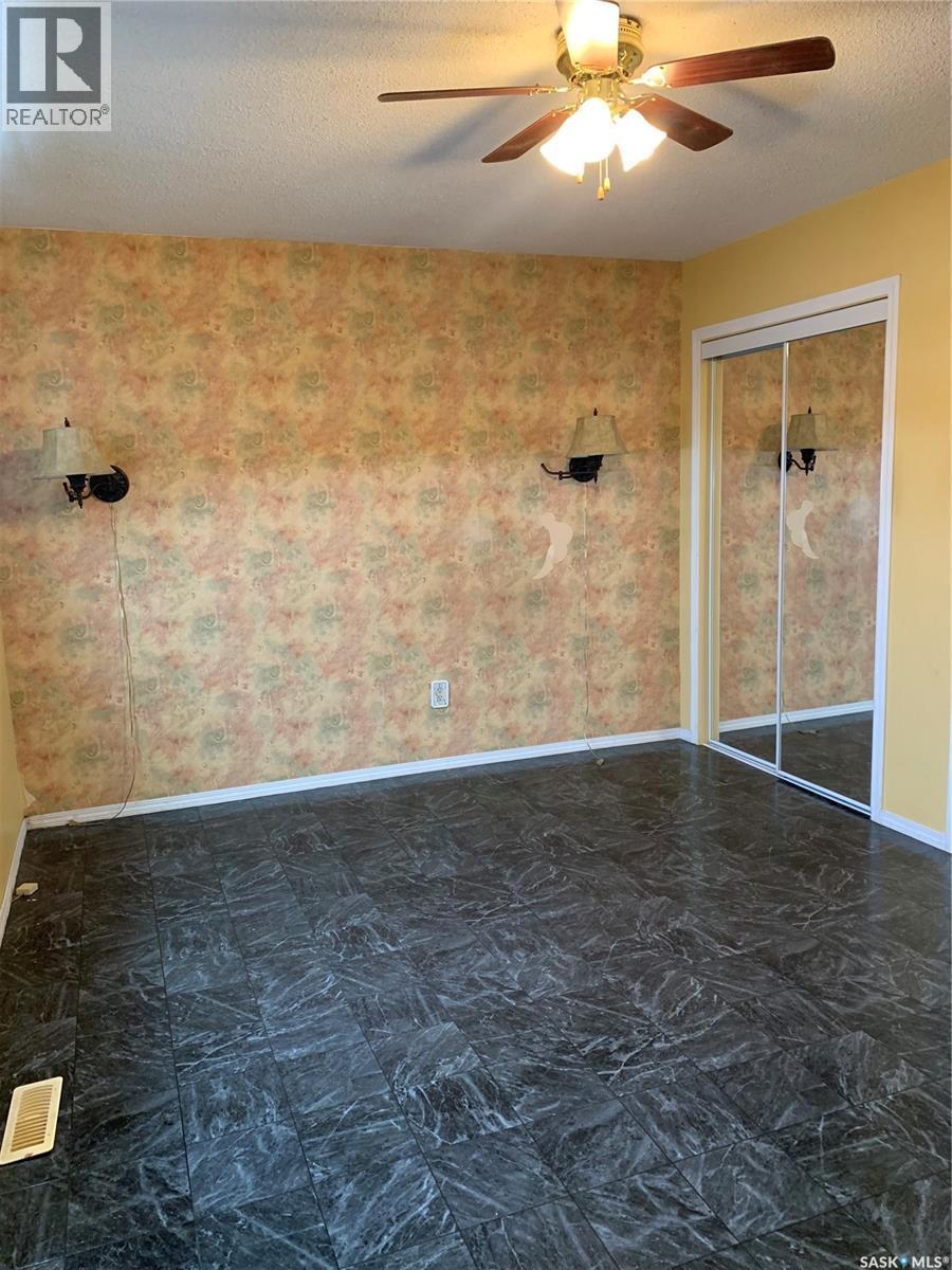 129 Dianne Street, Balcarres, SK - Indoor Photo Showing Other Room