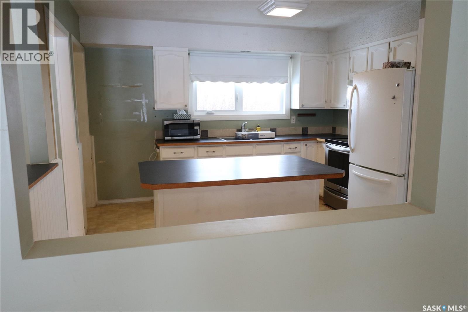 129 Dianne Street, Balcarres, SK - Indoor Photo Showing Kitchen