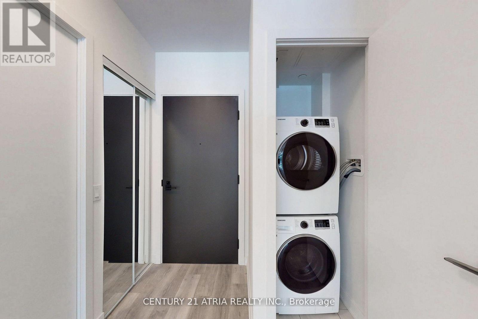 340 - 28 Eastern Avenue, Toronto, ON - Indoor Photo Showing Laundry Room