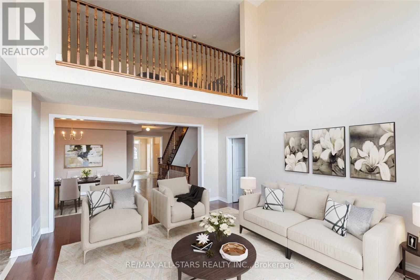 20 Beechener Street, Georgina, ON - Indoor Photo Showing Living Room