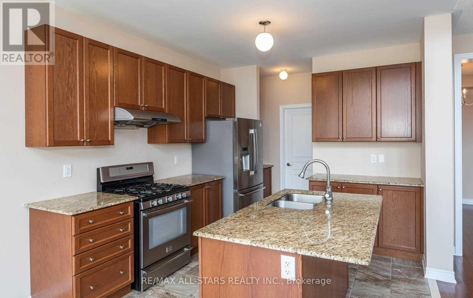 20 Beechener Street, Georgina, ON - Indoor Photo Showing Kitchen