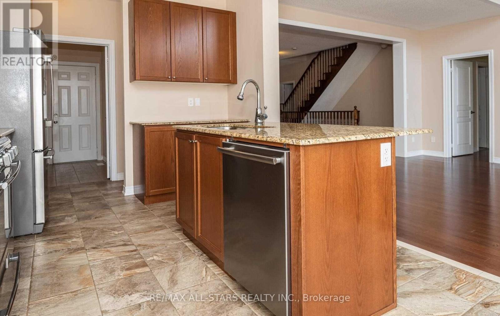 20 Beechener Street, Georgina, ON - Indoor Photo Showing Kitchen