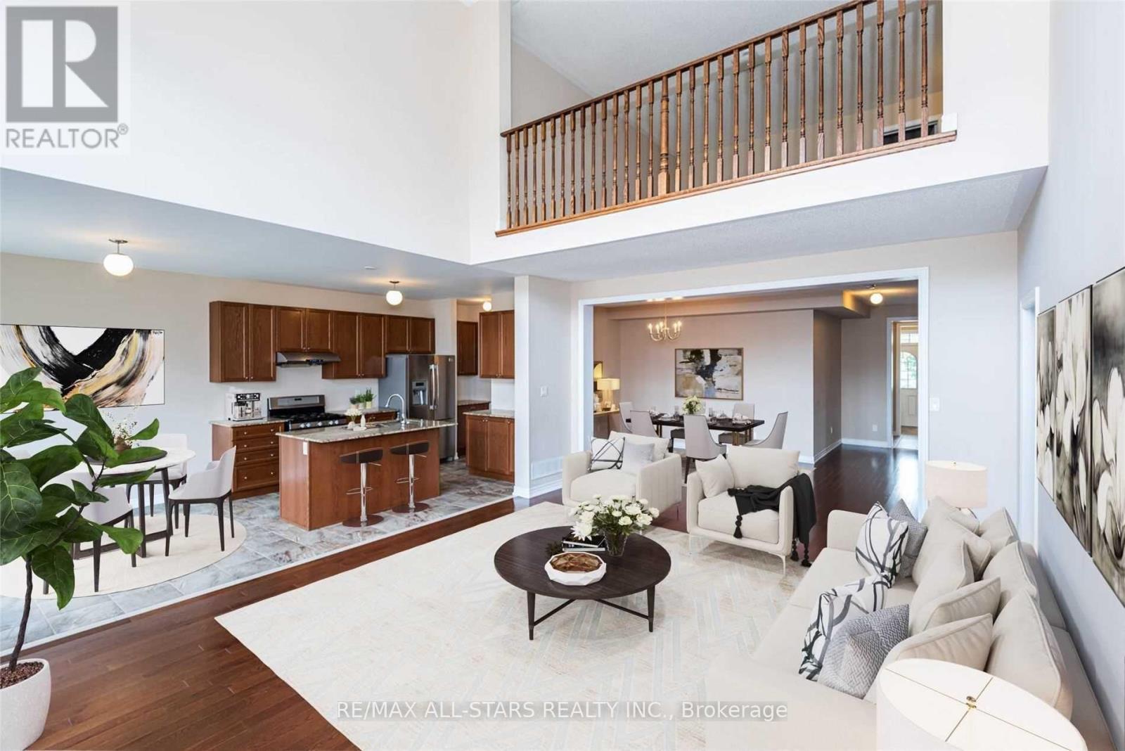 20 Beechener Street, Georgina, ON - Indoor Photo Showing Living Room