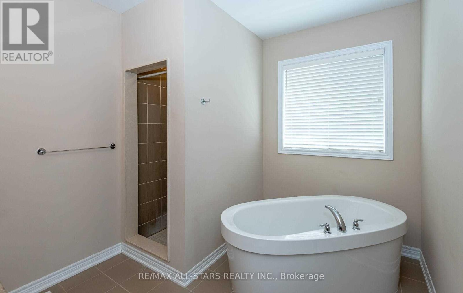 20 Beechener Street, Georgina, ON - Indoor Photo Showing Bathroom