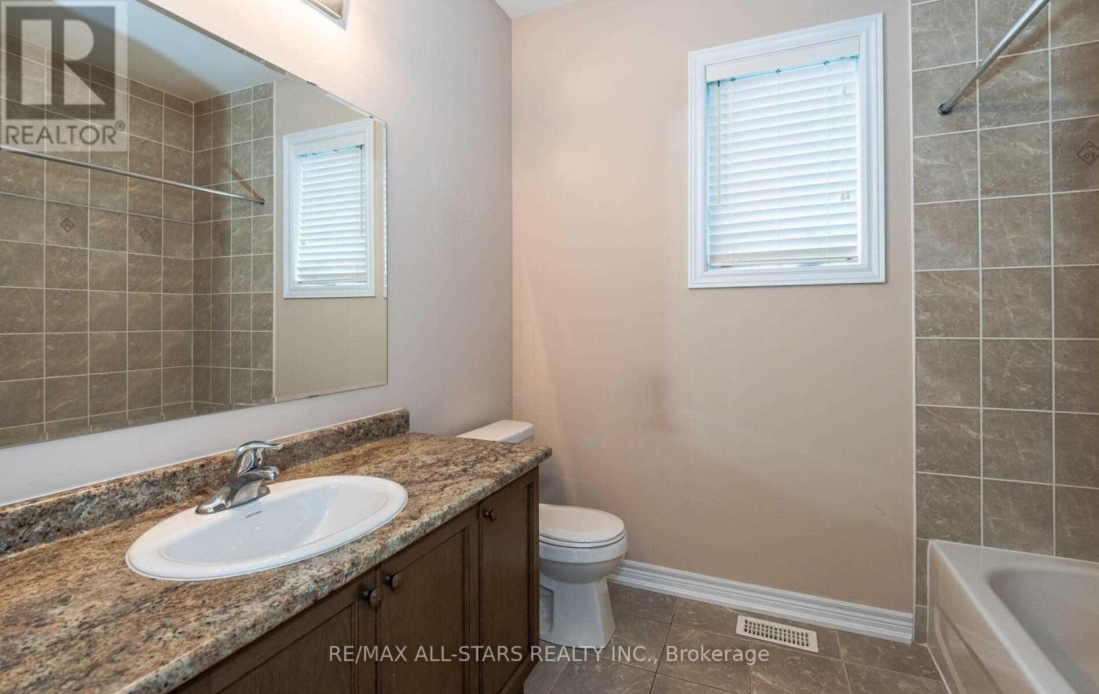20 Beechener Street, Georgina, ON - Indoor Photo Showing Bathroom