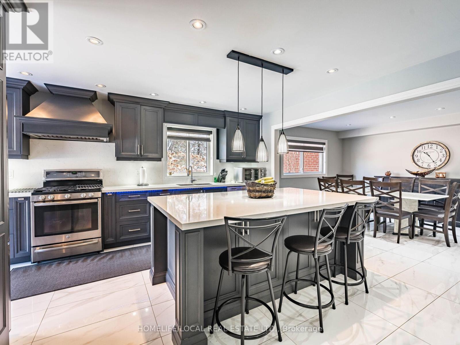1958 Innisfil Heights Crescent, Innisfil, ON - Indoor Photo Showing Kitchen With Upgraded Kitchen