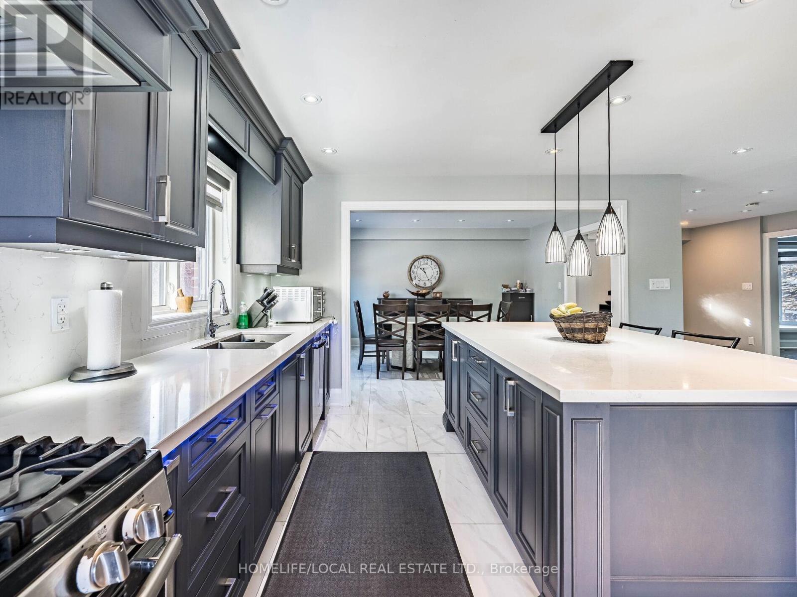 1958 Innisfil Heights Crescent, Innisfil, ON - Indoor Photo Showing Kitchen With Upgraded Kitchen