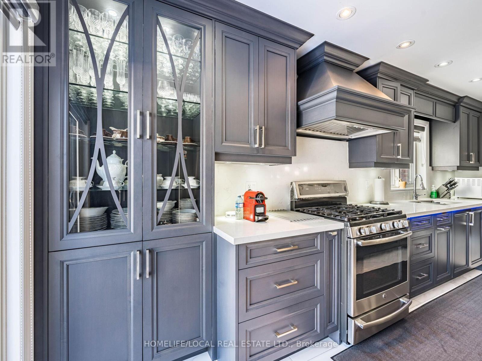 1958 Innisfil Heights Crescent, Innisfil, ON - Indoor Photo Showing Kitchen With Upgraded Kitchen