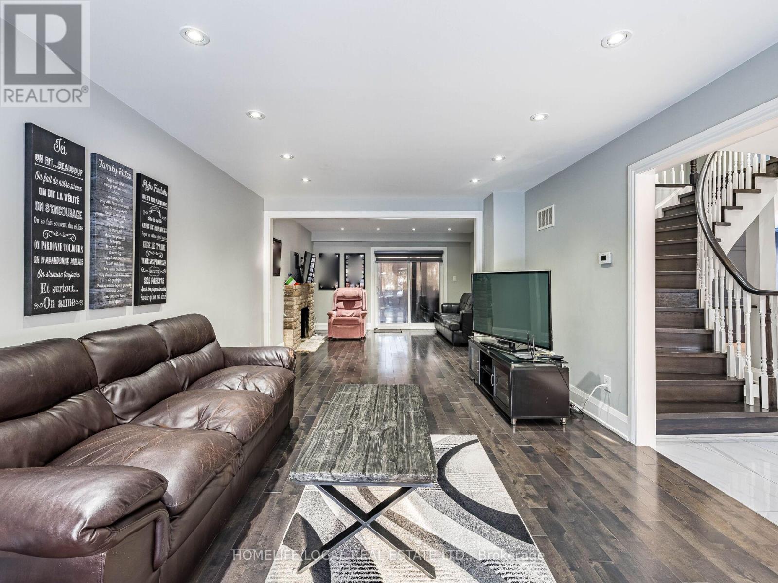 1958 Innisfil Heights Crescent, Innisfil, ON - Indoor Photo Showing Living Room