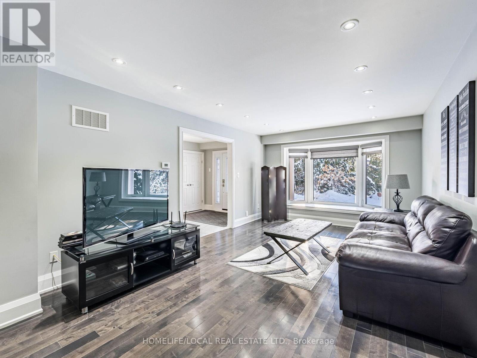 1958 Innisfil Heights Crescent, Innisfil, ON - Indoor Photo Showing Living Room