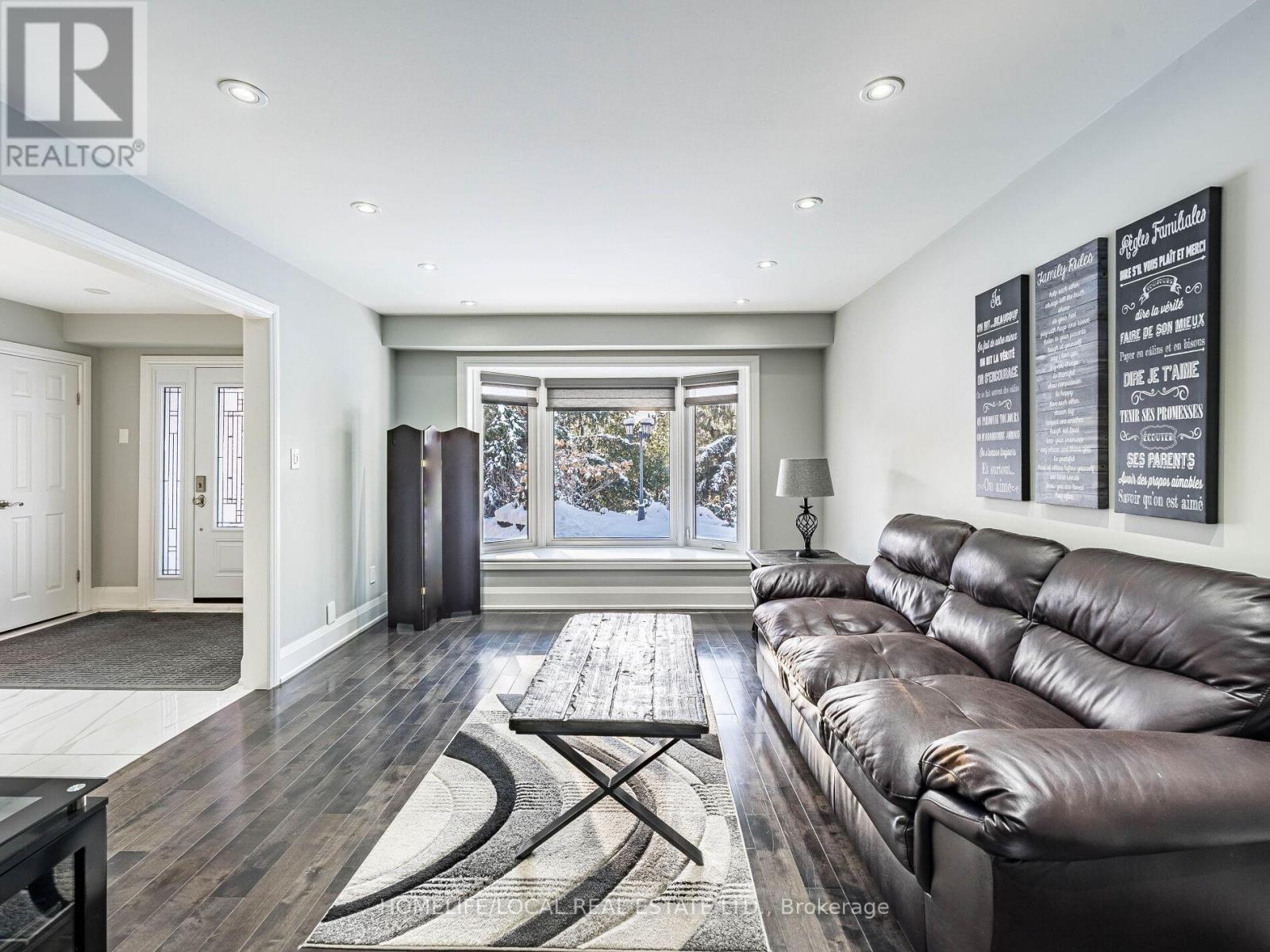 1958 Innisfil Heights Crescent, Innisfil, ON - Indoor Photo Showing Living Room