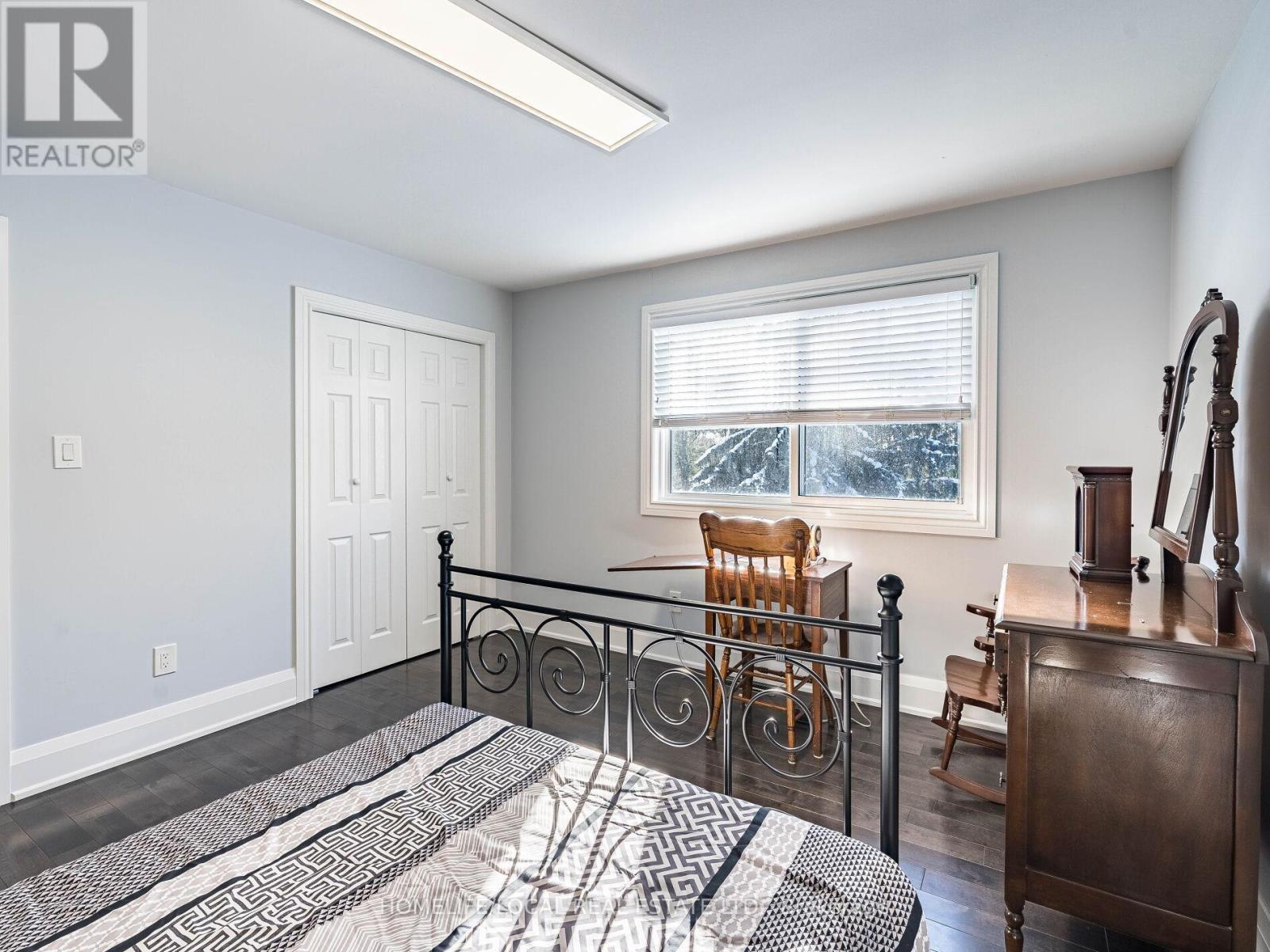 1958 Innisfil Heights Crescent, Innisfil, ON - Indoor Photo Showing Bedroom